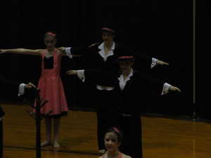 2010 CHRISTMAS-BAILEE DANCE COMP-SCIENCE PROJECT 220.jpg